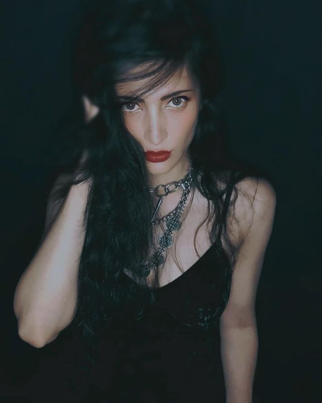 Shruti Haasan Instagram Poses